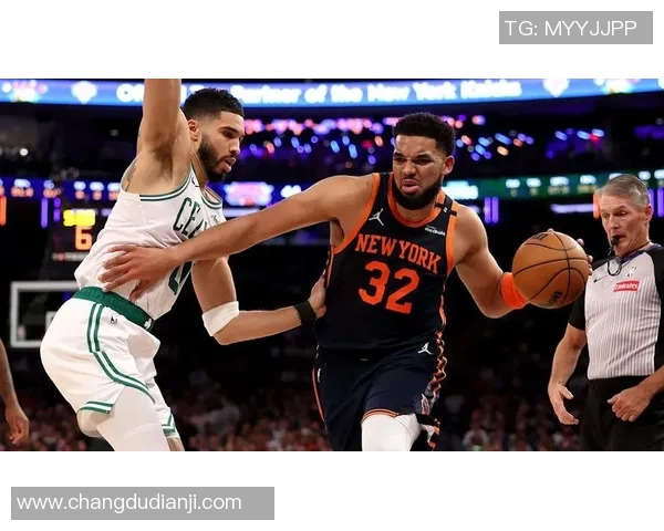 纽约尼克斯与波士顿凯尔特人激战正酣谁能在这场经典对决中笑到最后